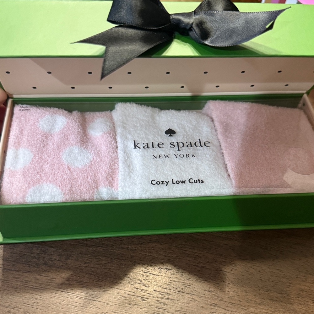 NWT! ♠️ kate spade 3-pair gift set cozy low socks. Limited edition KS gift box!